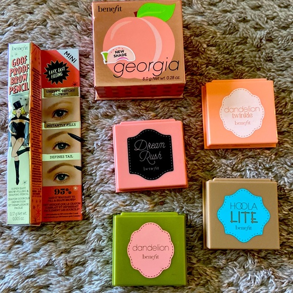 Benefit makeup. - Picture 1 of 14